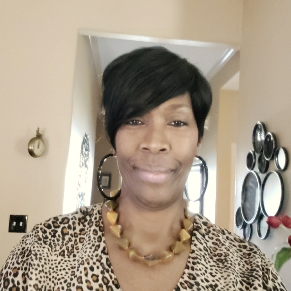 Meet your Posher, Vee - Picture 1 of 1